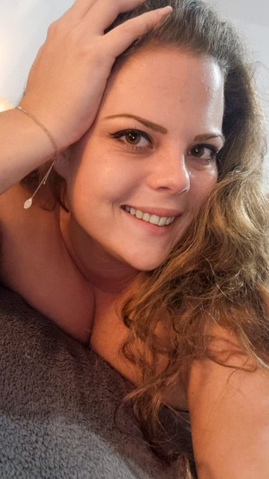 Hey meine Lieben!👋  🔥Heute gibt es bis Mitternacht einige ausgew&auml;hlte Videos von mir zum halben Preis<a href="/tag/birthday"class="tags"><span>#birthday</span></a><a href="/tag/curvychicks"class="tags"><span>#curvychicks</span></a><a href="/tag/mydirtyhobby"class="tags"><span>#mydirtyhobby</span></a>