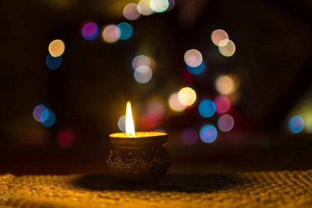 WardownHouse's tweet photo. Happy Diwali to anyone celebrating the festival of lights. We have a micro-display of exquisite celebration clothes at the Museum until Weds 10 Nov. The Museum is open Mon -Weds 11am - 5pm, free entry.
#Diwali #Divali #WardownHouse #Luton #ACE_Supported #Festival https://t.co/MA4YkAIZK6