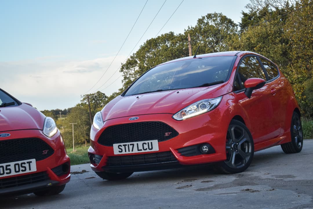 worthreviewing's tweet photo. Last weekend I met up with Chris from @PocketRockets_ in his Fiesta ST! I do love a good car photoshoot! 📸 The two Molten Orange ST's look awesome together, although it looks more like red in the photos... Oh well, it looks more orangey when the sun's out! https://t.co/4waouT65N1