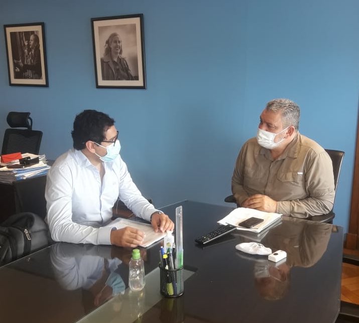 solisg79's tweet photo. Me reuní con @AguileraGus del @MDSNacion a quién le entregue el proyecto para la construcción de 6 nuevos playones deportivos en espacios públicos municipales. Queremos darle oportunidad a todos los ciudadanos de tener un espacio cerca de donde viven para practicar deportes. https://t.co/tuh0ekp9XT