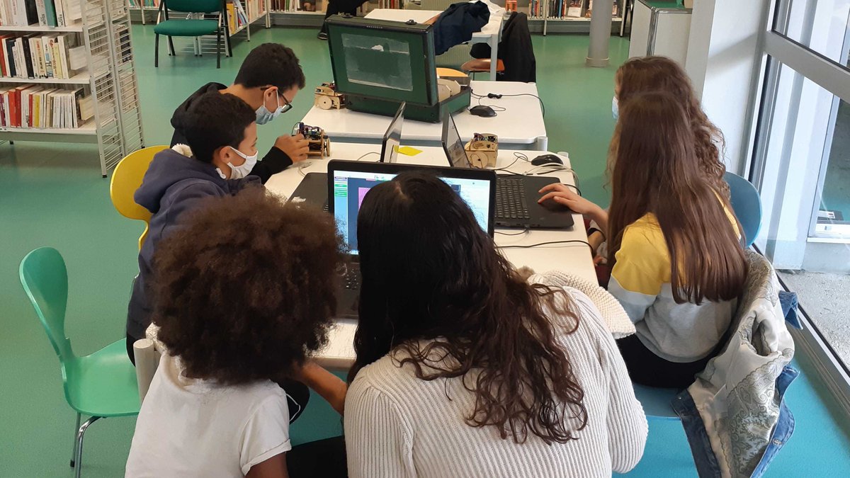 LaasCNRS's tweet photo. 📣🤖🥳
#DiffusionScientifique Retrouvez Amandine Mayima, de l'équipe Robotique et interactions, qui après avoir animé une séance d'initiation à la #robotique à la Médiathèque de Rangueil ce mercredi, sera aux manettes d'un atelier @QuaiDesSavoirs dimanche 7 novembre ! https://t.co/x8dNPkifHi