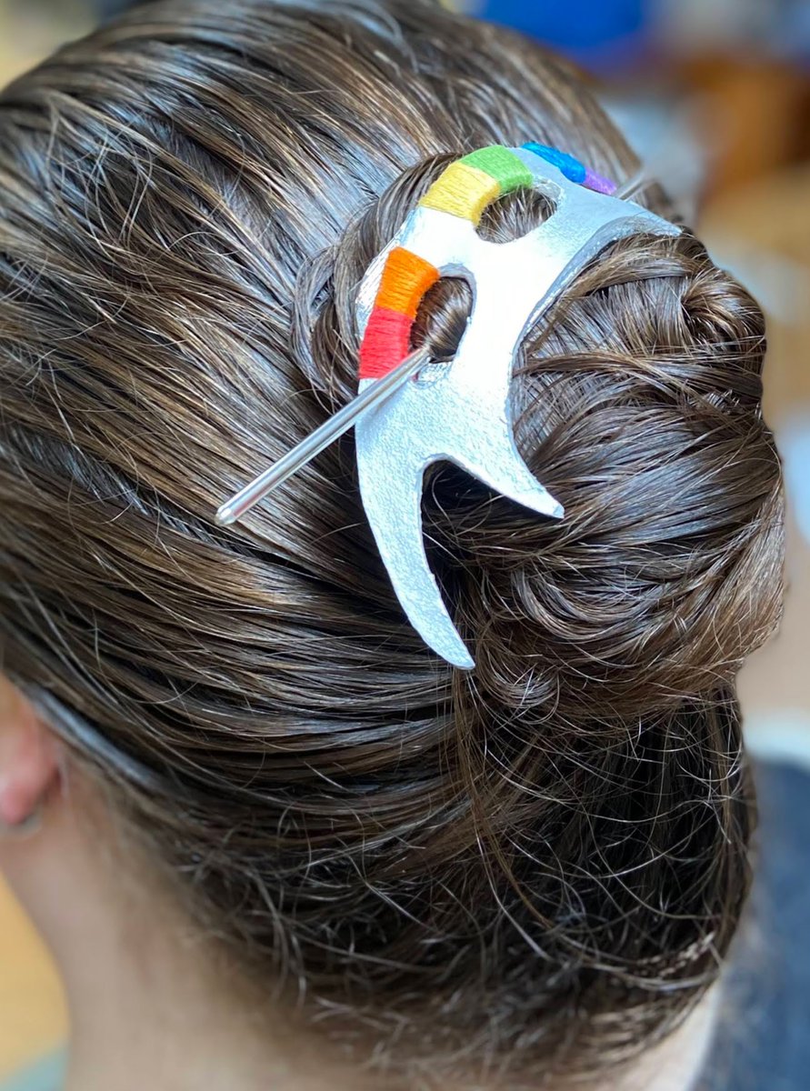 WriterCrafter's tweet photo. I made a rainbow bat'leth hair accessory! Scrap leather, @AngelusBrand silver leather paint, @dmccreativewrld floss. Made a template from bat'leth image, cut with craft knife. E6000 glued it together. @StarTrek #StarTrek #Klingon #PrideTrek #crafts https://t.co/fnZSq2oJ1D