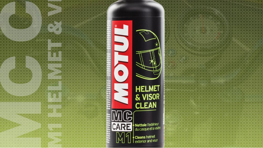 Motul_uk's tweet photo. Designed to clean the outside of the helmet and visor without leaving any marks. M1 Helmet and Visor Clean features anti-insect effect and is suitable for all helmets.
Available at selected stockists.
#PoweredByMOTUL #MOTULUK #MOTULOil #MotorcycleOil #MCCARE https://t.co/tKzMBsvhiy