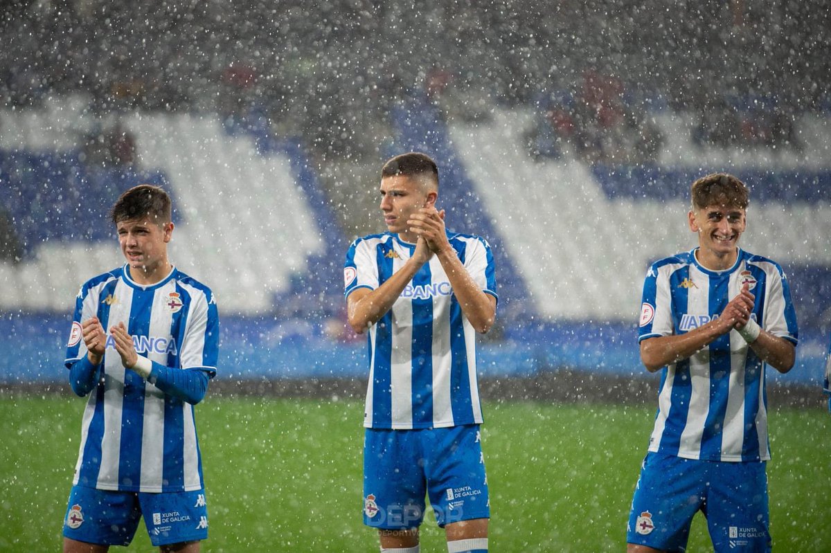 Pues al final sí que se repitió!!🤪💙🤍. Dar las gracias otra vez más a esta afición de 10!! ESTO ES RIAZOR!!🔵⚪️