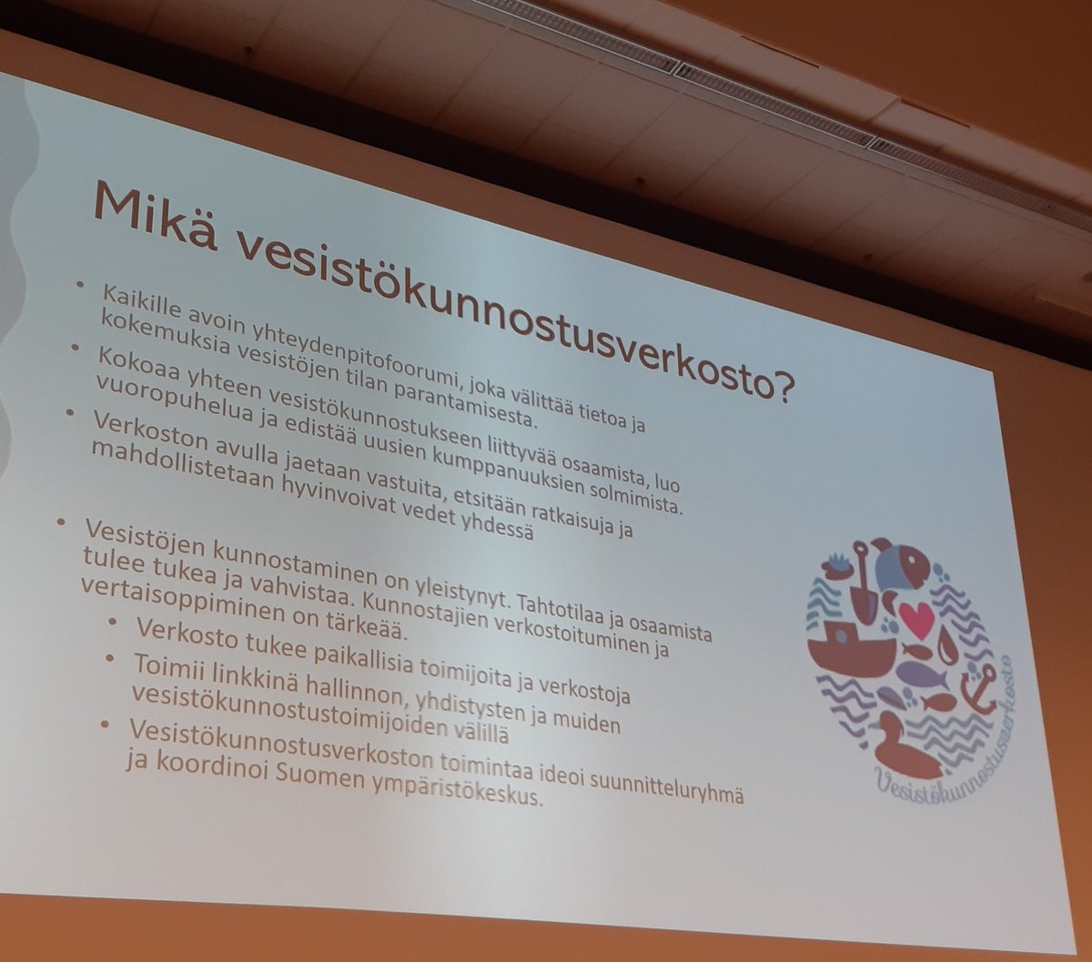 Merijakala's tweet photo. @PKasvio @SYKEinfo'sta toi vesistökunnostusverkoston ajankohtaiset kuulumiset innovaatiopäiville. #KalaInno21 #vesistökunnostus #innovaatiopäivät https://t.co/pcd0Ss0hJf