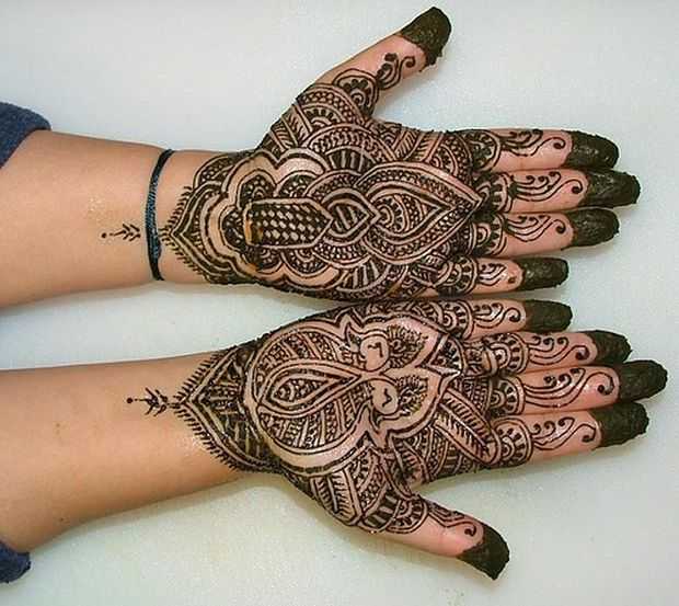 womensart1's tweet photo. Indian Diwali Mehndi Design, body art from ancient India, usually created on women's hands using henna and typically applied during Hindu festivals #WomensArt
Happy #Diwali ! https://t.co/fB8QSwpvcj