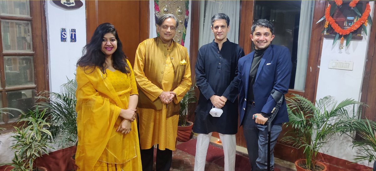 bansalavani's tweet photo. Great meeting Dr. @ShashiTharoor to convey Diwali greetings with @DelhiAipc team! 

May you all have an awesome Diwali! 

With @AalimJaveri
@dubeyamitabh
@prashantk_dubey
@AlkaJoon 
@mishravaibhava 
@Sharique_F 
@shrink_shrunken 

#Diwali2021 
#दीपावली https://t.co/rgFGr7chQx