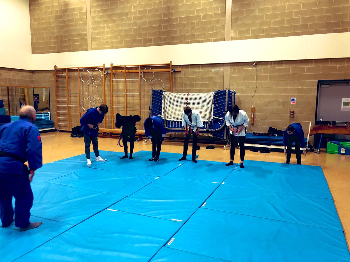 JamieUrenMS's tweet photo. Mixing it up in today’s session to target focus and engagement 👍🏻
Safe to say the group smashed it 👏🏻 with a big thanks to
@MaestegMAC
@CommunityOsprey
@MaestegJudokwai
#Judokwai #focus #engagement #Mac #tackleproject https://t.co/0SQRjsoVja