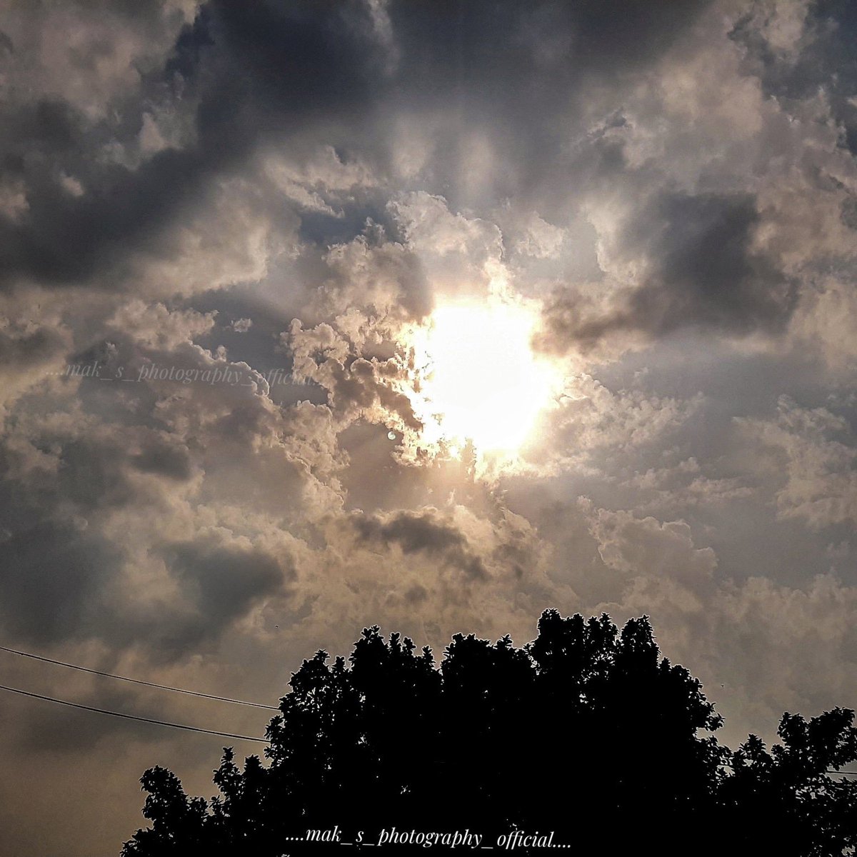 MAKPHOTOGRAPHY2's tweet photo. #SamsungA50
.
.
#nature #naturelover #naturephotography #travel #travellingphotography #travelblogger #blogger #street #streetphotography #streetlight #mainbulevard #businesshub #shops #sunset #sky #cars #peoplegathering #buildings #art #design #artist #Architecture https://t.co/P55bAQBCEw