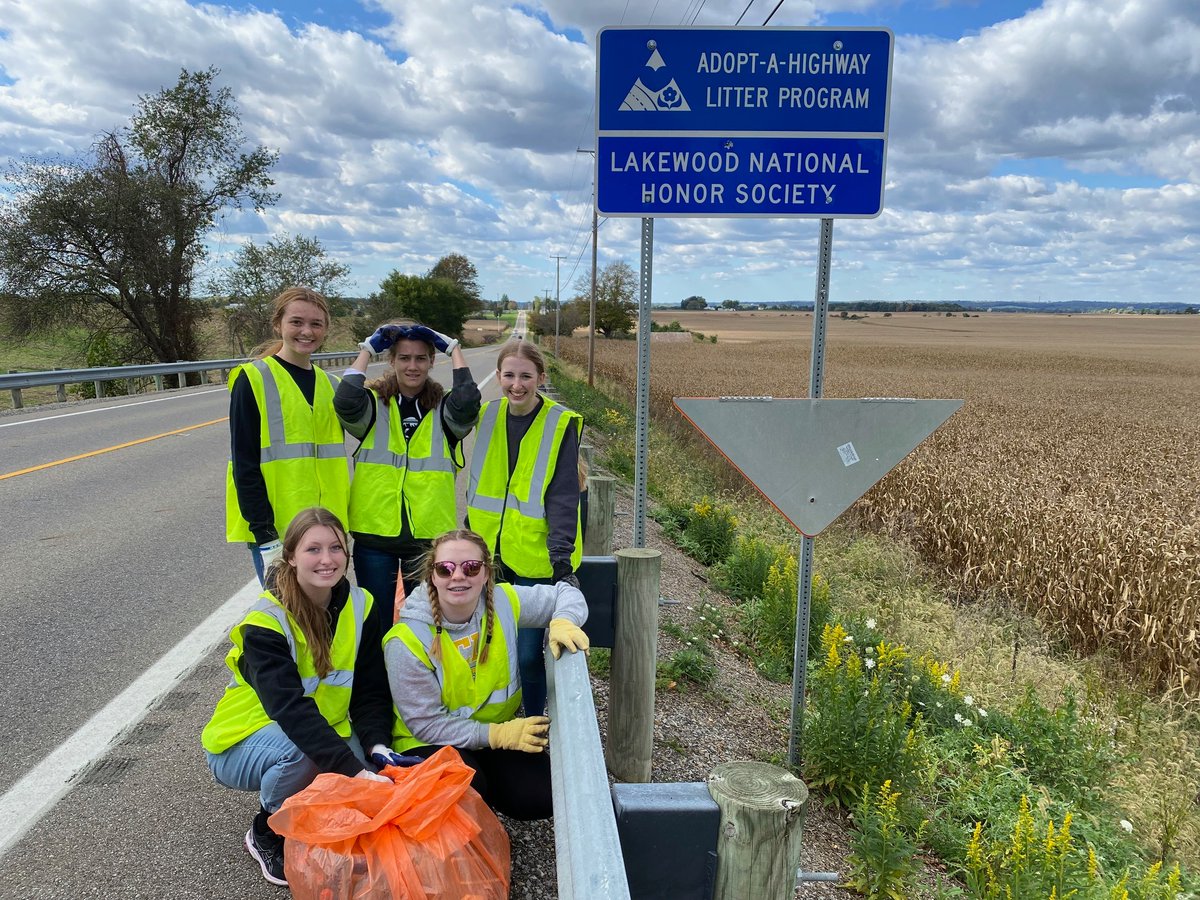 LhsHonor's tweet photo. October 17, National Honor Society members completed a route 40 clean-up, filling 9 bags of trash. https://t.co/oeNGaGB6rK