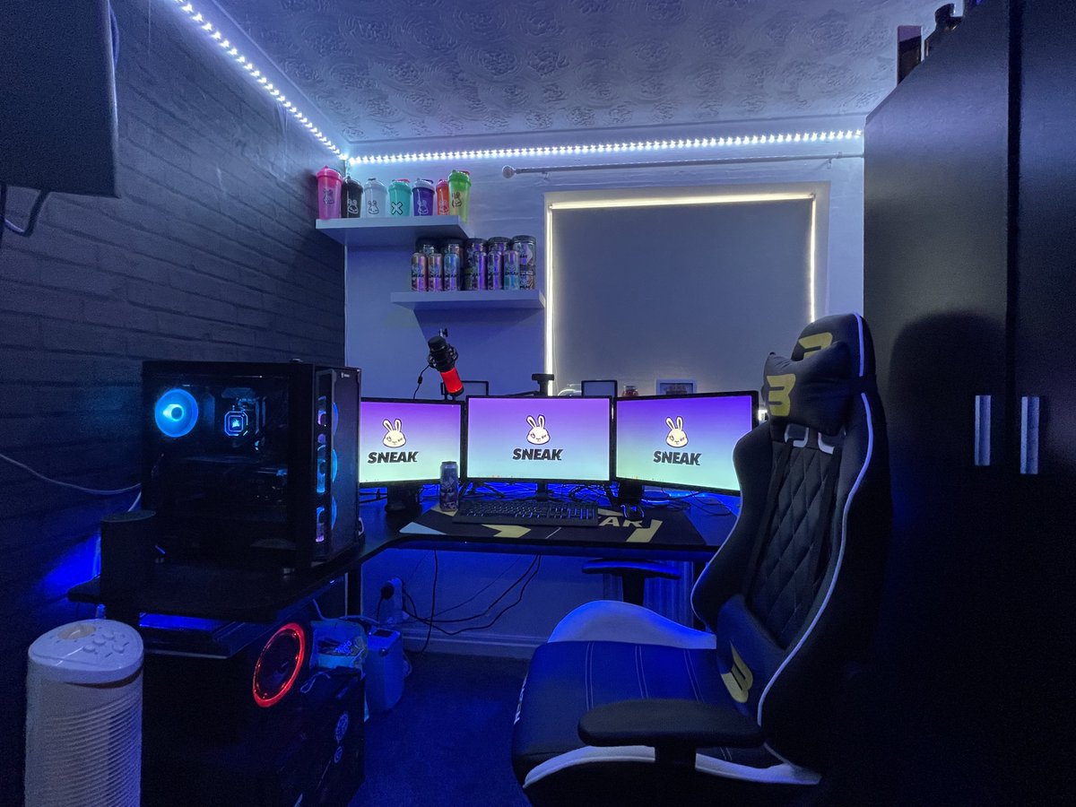 ActuallyBearYT's tweet photo. @SneakEnergy #asktheadmin also, heres a question.. what do you rate the setup? π https://t.co/eLvjUJmc3O