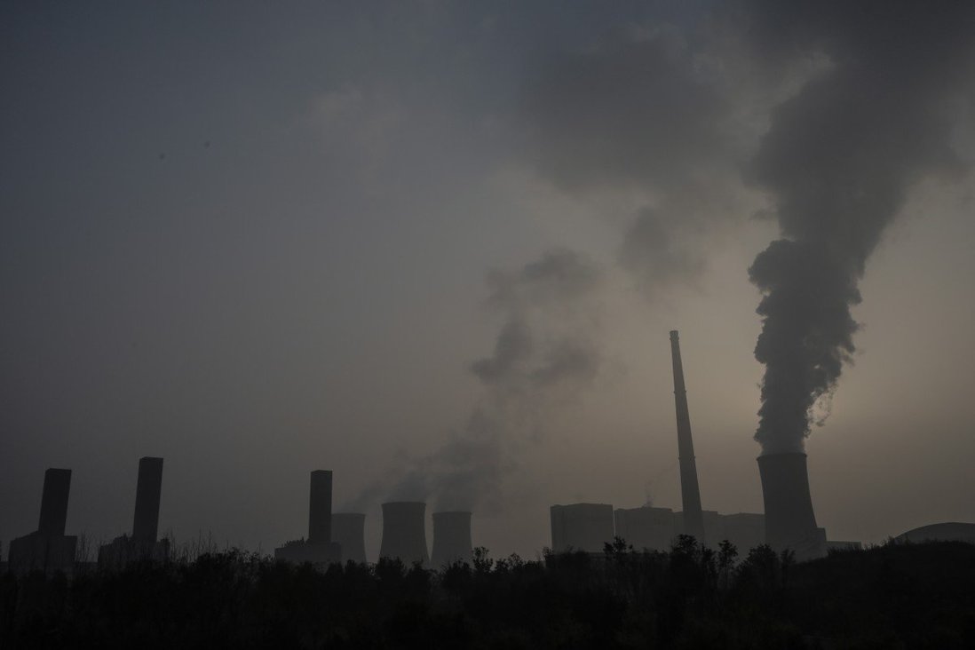 IronmanK5's tweet photo. COP26 Day3 Major News: 77 countries pledge to end coal use as carbon emissions rebound to pre-pandemic levels. 
India and China, home to almost half the over 2,600 coal-fired plants worldwide, did not sign the non-binding pledge
#COP26 #COP26Glasgow #ClimateEmergency #coal https://t.co/CUnjaQDdjs