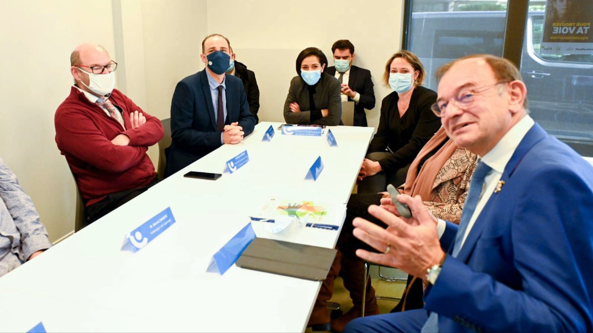 ✍️ Signature au Corner de Feyzin de l’expérimentation dans 10 communes de « Enga’jeunes », programme d'accompagnement individualisé pour les jeunes afin de leur faciliter l'accès à toutes les opportunités nationales et locales.
➡️ Informer, accompagner, orienter tous nos jeunes.