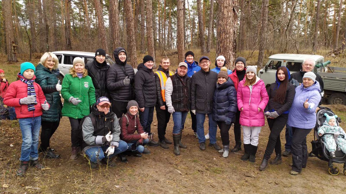 Сегодня в День Народного Единства  приняли участие в традиционной осенней посадке леса, которая прошла в рамках Губернаторского проекта <a href="/SOdeistvie63/">Губернаторский проект "СОдействие"</a> при поддержке <a href="/kuazot/">КуйбышевАзот</a>. Восстановили 2.2 гектара Тольяттинского леса
Приятно провести праздник с единомышленниками!
#Вместе