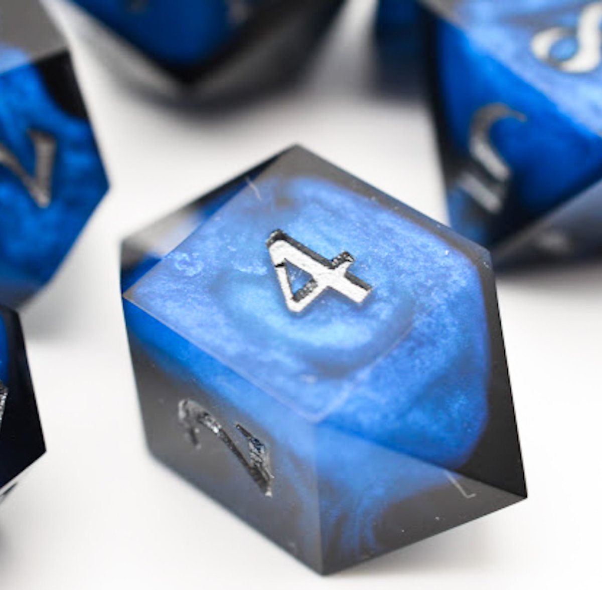 sevenfatesdice's tweet image. Black Ice. Inked. 

Vibrant blues peak through a black base in these dice. 

Thank you all for your incredible name suggestions. 

#dice #rpgdice #DnD #ttrpg #d20
