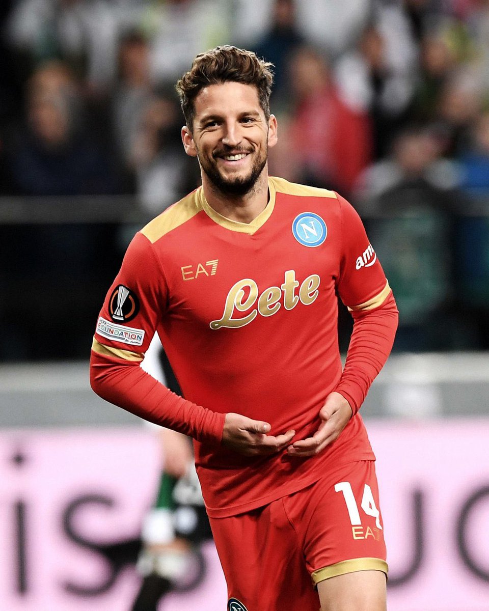 Sachk0's tweet photo. Spalletti’s Napoli absolutely flying this season.

For the 2nd time in UEFA comps, #Napoli scored 2+ goals in 5 games in a row, after 1989.

For 2nd time among #UEL/UEFA Cup and #UCL/European Cup, Napoli scored 4 goals in a 2nd half, after 1992 v Valencia per @OptaPaolo.

#LEGNAP https://t.co/RkGPcapfpY