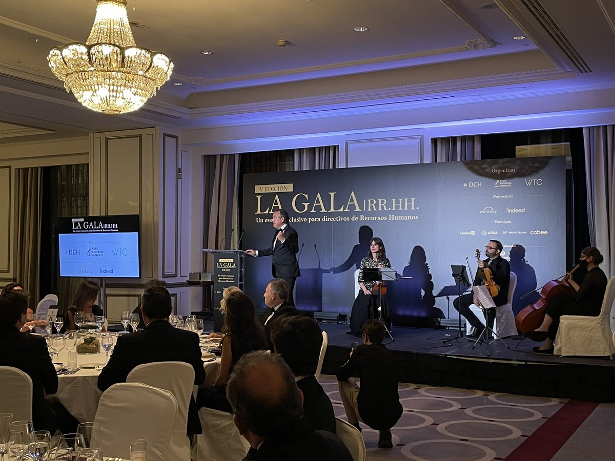 ForoRRHH's tweet photo. 🥳🥳 Iniciamos la V #GalaRRHH en el @Westin_Palace con nuestros organizadores ya listos para darlo todo esta noche. @OrgDCH @WTC_SPAIN @ForoRRHH 👏🏽👏🏽👏🏽👏🏽👏🏽 Y todo de la mano de nuestro presentador @tiempobrasero https://t.co/vYnwOLZ1K0