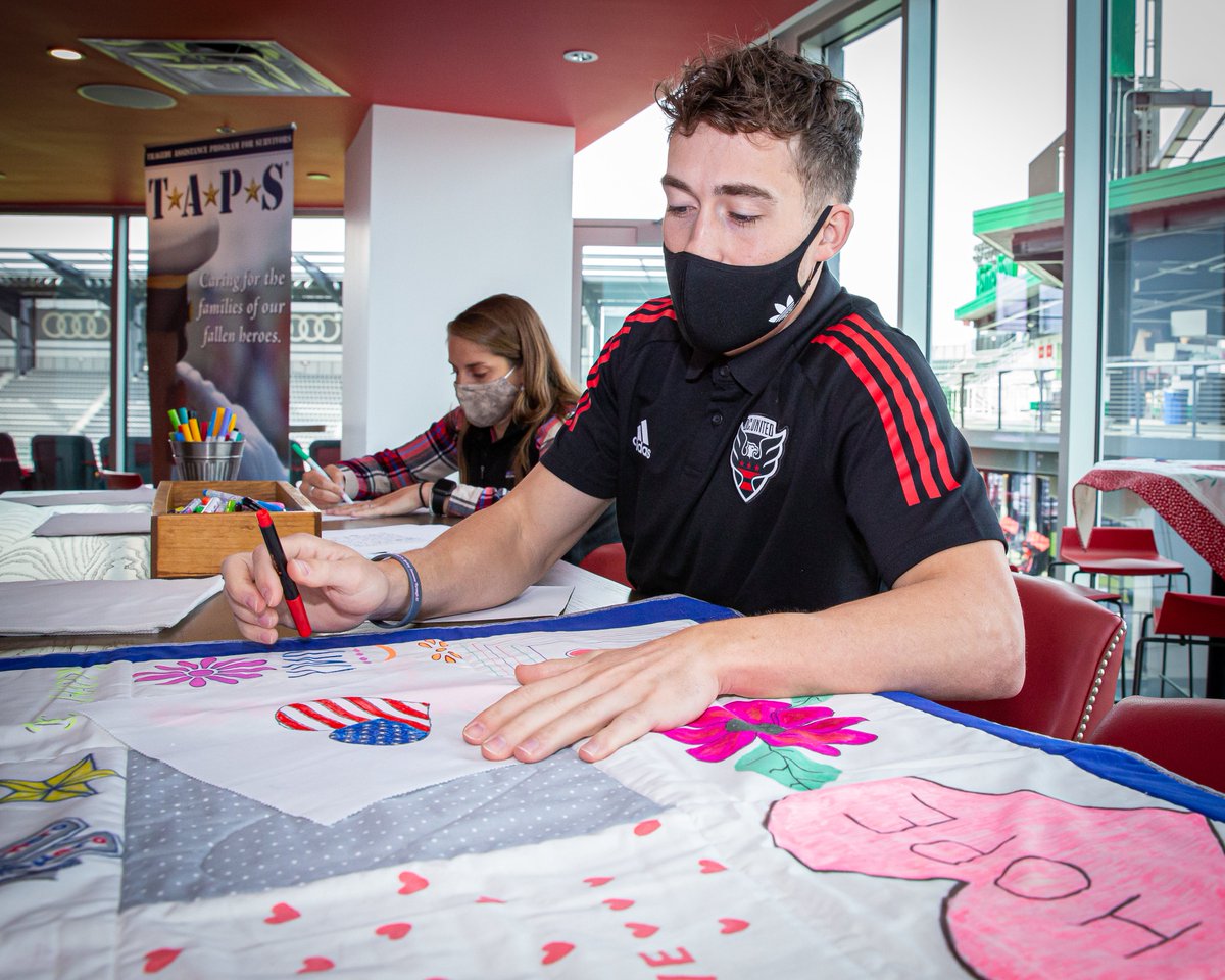 dcunited's tweet photo. Today, as part of our Military Appreciation efforts with @Leidosinc, #DCU staff volunteered with @TAPSorg at @AudiField to assist with anniversary cards, quilts and resource kits for those grieving the death of a military loved one. https://t.co/vvahcwufjM