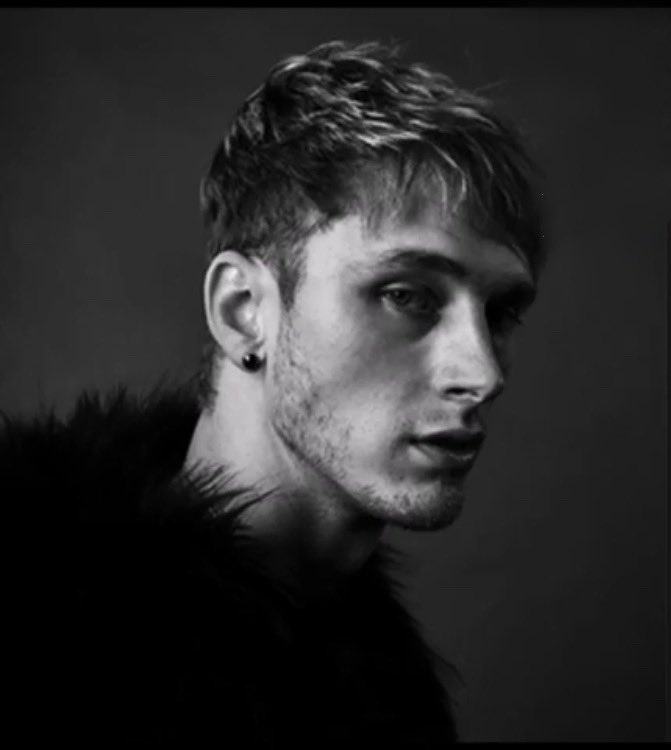 machinegunjely's tweet photo. “And since I don’t have no family, EST is all that I got
Either drop me now or you down for life, man IT’S EST OR IT’S NOT” 🖤XX @machinegunkelly #ARIAsMachineGunKelly https://t.co/aLHvZADChM