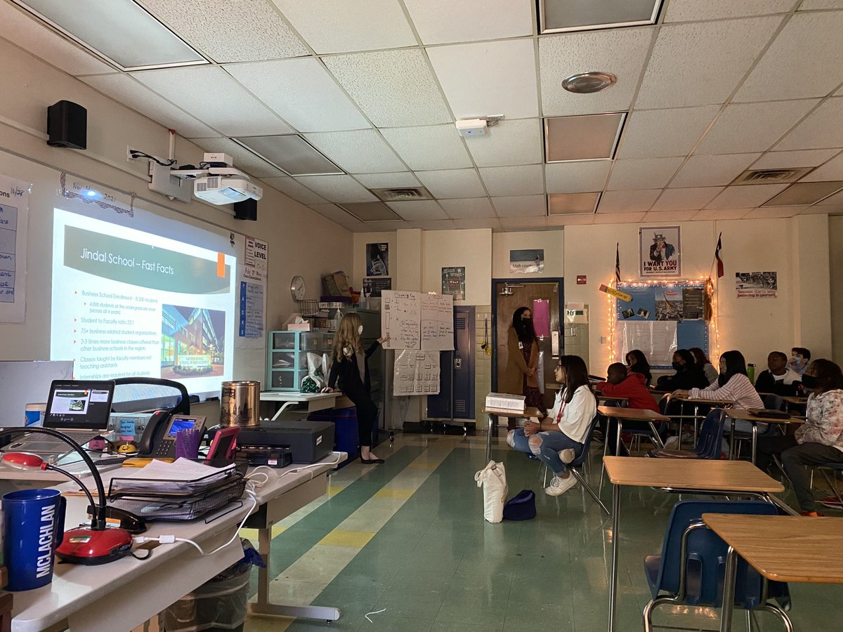 HelperStewart's tweet image. Blair Taylor from ⁦@jindal_utdallas⁩ speaking to our students ⁦@WestwoodJH_RISD⁩ discussing the importance of STEM and how to utilize in various careers and educational programs. #WWJHEdTalks Thankful for the participation of UT Dallas in our day