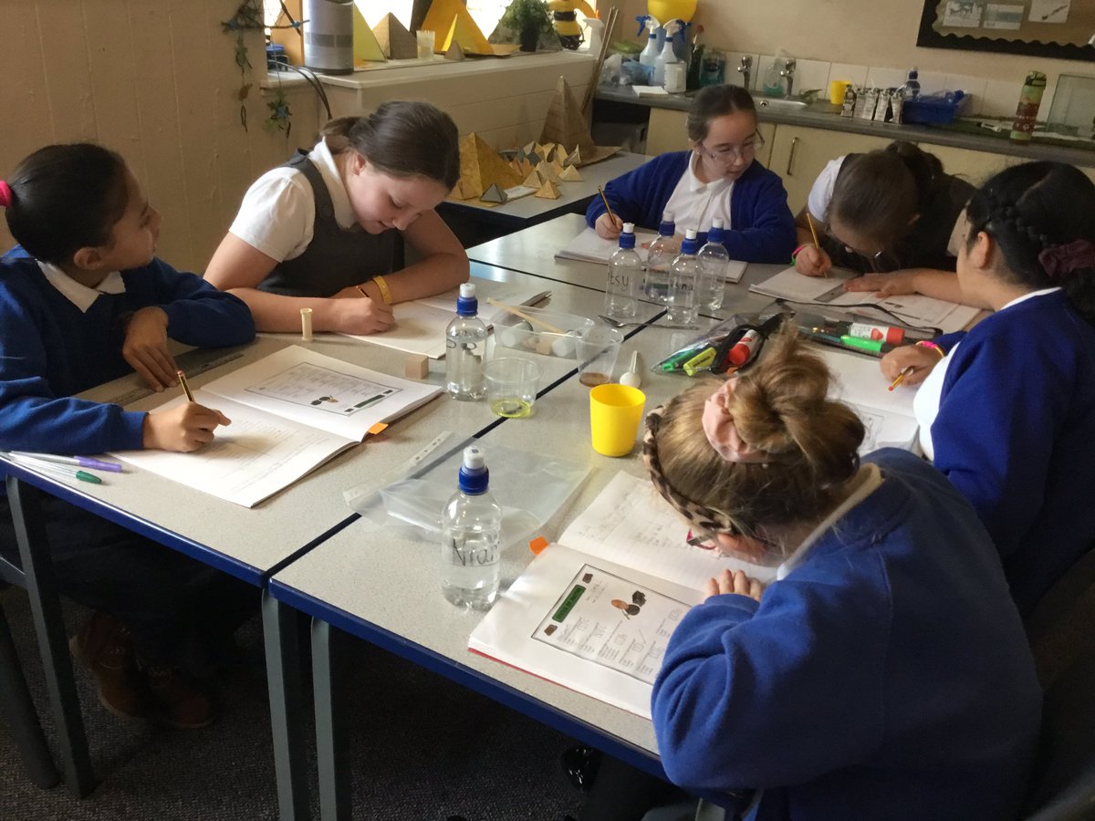 stjosephskly's tweet image. Sand can be poured does that make it a liquid? Oak Class looking and classifying different materials #OakClassRules