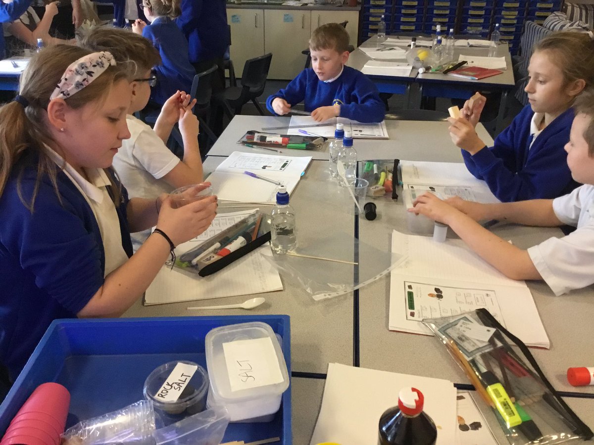 stjosephskly's tweet image. Sand can be poured does that make it a liquid? Oak Class looking and classifying different materials #OakClassRules