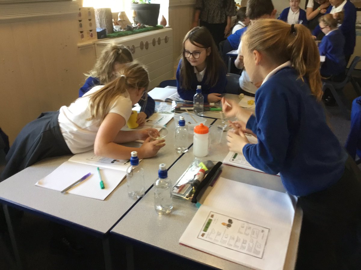 stjosephskly's tweet image. Sand can be poured does that make it a liquid? Oak Class looking and classifying different materials #OakClassRules