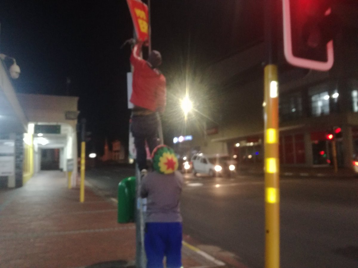 Algenonfrancke's tweet photo. Removing postering in Town and in Ward 25 capewinelandsregion drakensteinsubregion
#VoetsekANC
#voetsekDA
#LandAndJobsManje https://t.co/N07p4JG2yp