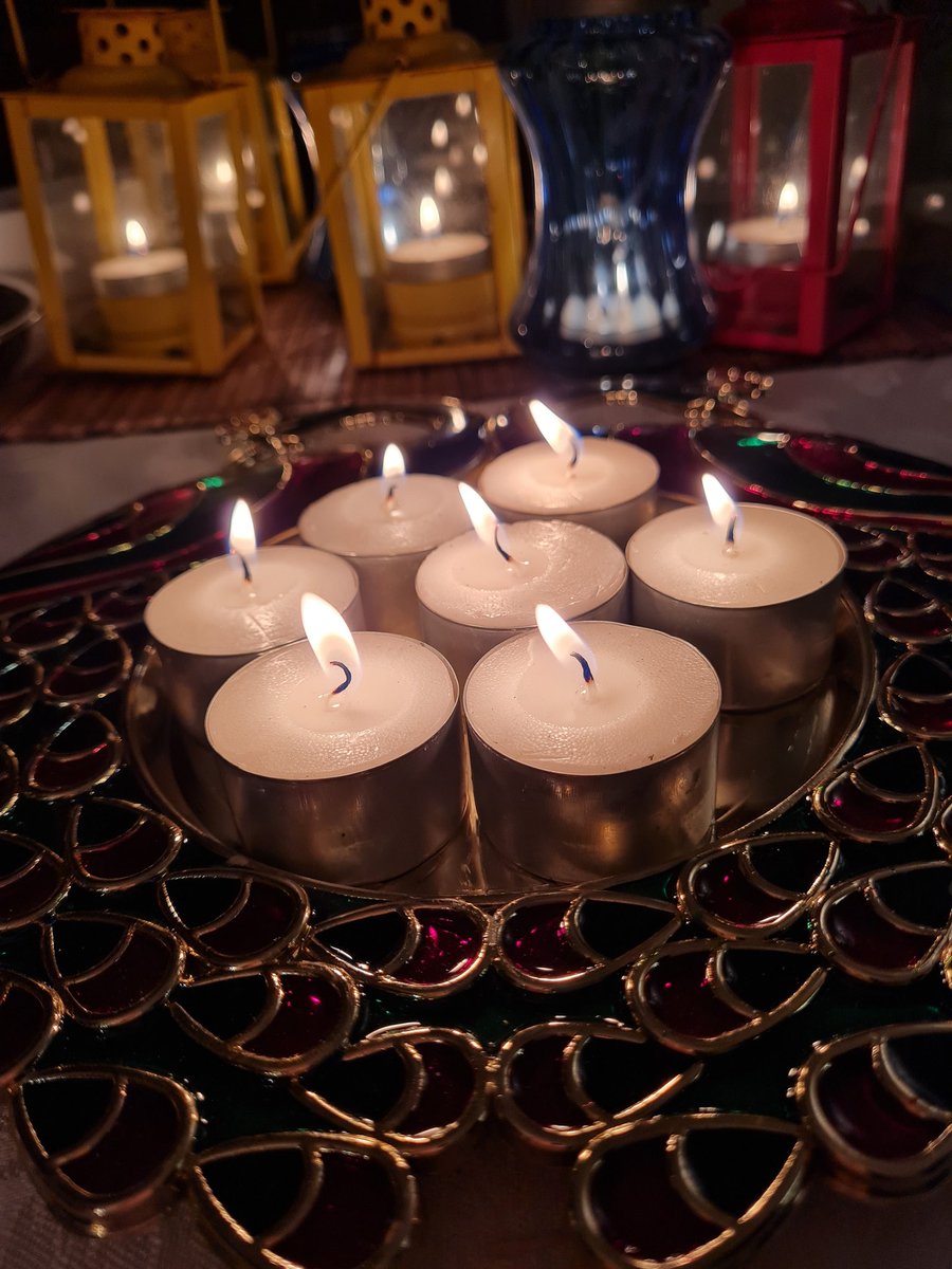 SarvjitW's tweet photo. Wishing you all a happy Diwali, may the year ahead be full of love light and happiness. https://t.co/b7ta62thEv