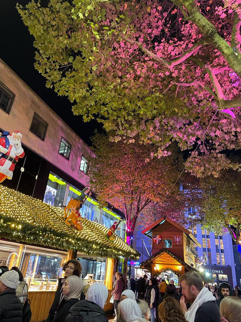 CentralBIDBham's tweet photo. The city centre has come alive with Christmas colour after The Frankfurt Christmas Market opened to the public and @RetailBID turned on its New Street lights! How fantastic does it look! #christmasinbirmingham https://t.co/WB6jSRcTK6