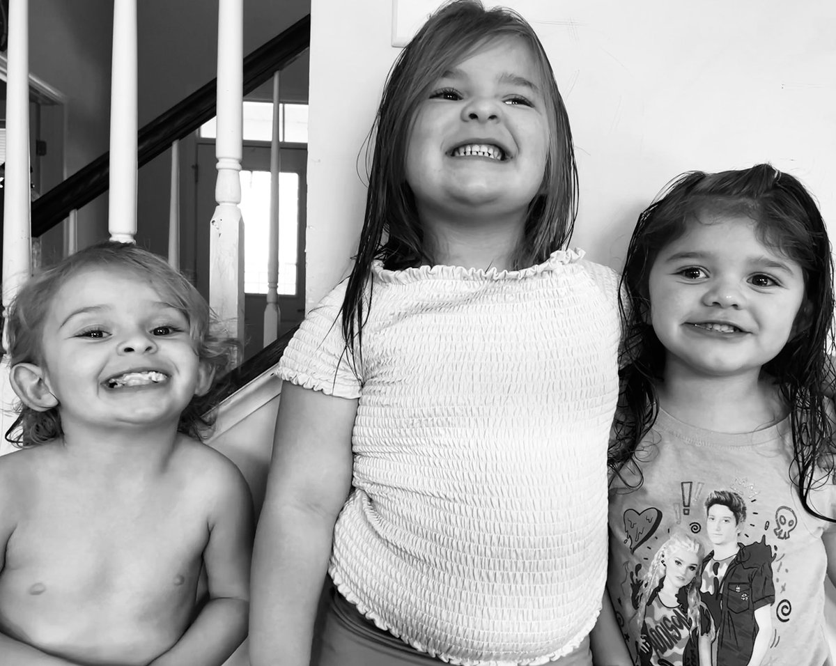SaraMarkouc's tweet photo. Thursday smiles. ❤️😊

#markoucpartyof10 #sweetjules #BabyLiv #BabyEm https://t.co/GTIMAR43rE