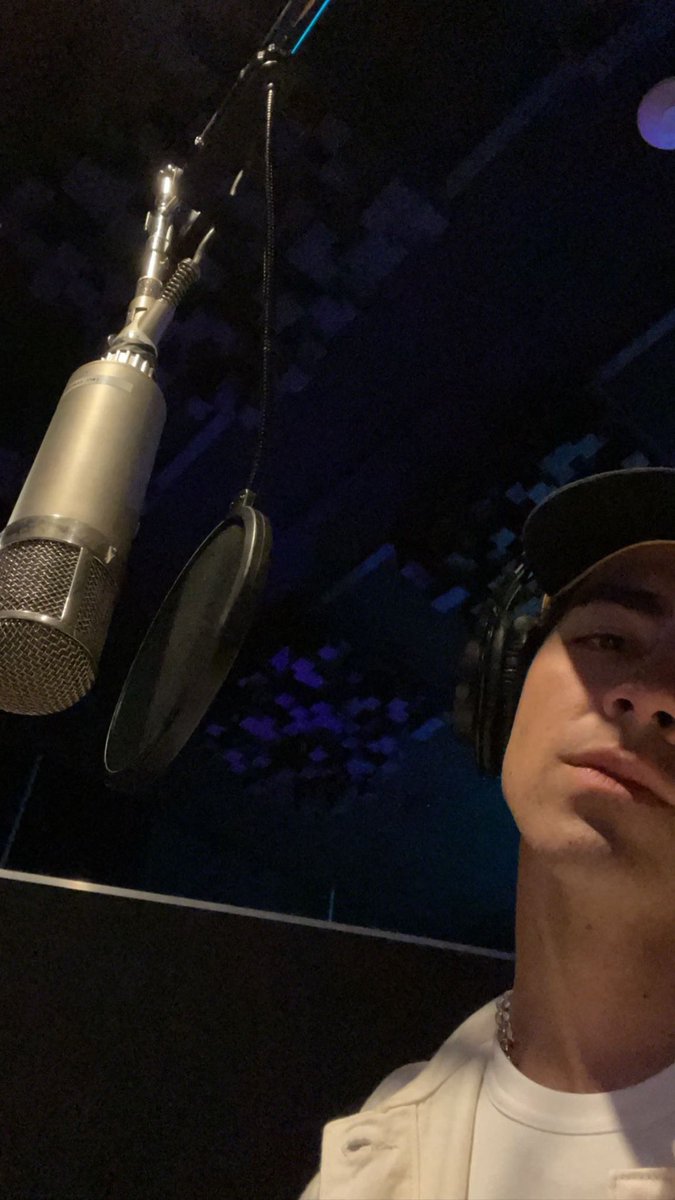Joe Jonas shared a new selfie in a recording studio today! 🎙