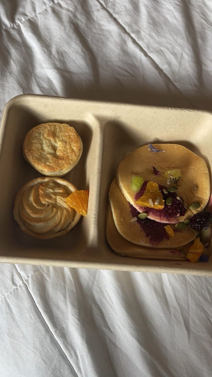 This is “breakfast” in one of New Zealand’s MIQs this morning. 
Pies and a pancake 🥧 🥧 🥞 👀 
Thank goodness for that smattering of colour. Although orange segment on a potato top pie? 🤣