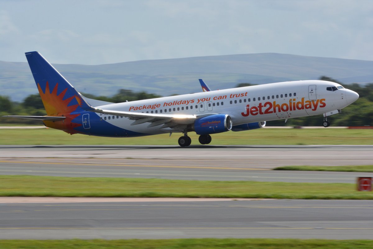 EGLLSpotter's tweet photo. An @jet2tweets B737 rotating from runway 23R at @manairport. First shot #panned at 1/80. #motionblur https://t.co/jcscIaGfIw