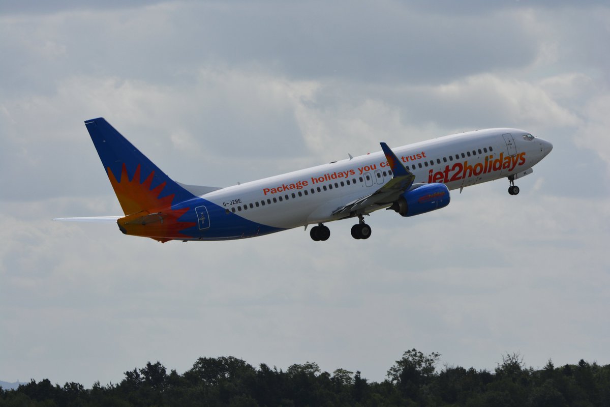 EGLLSpotter's tweet photo. An @jet2tweets B737 rotating from runway 23R at @manairport. First shot #panned at 1/80. #motionblur https://t.co/jcscIaGfIw
