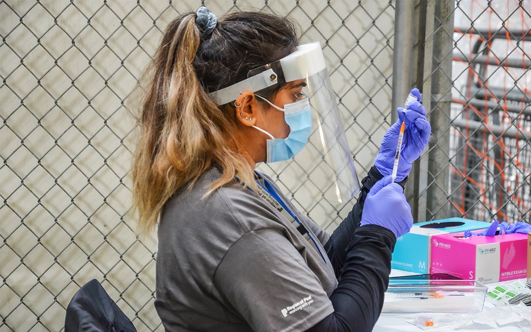 📣 New Vaxx Pop-ups happening this SATURDAY in <a href="/CityBrampton/">City of Brampton</a> 📣 

📍Nanaksar Gurdwara - 64 Timberlane Dr. | 11 a.m. – 4 p.m. 

📍Jot Parkash Gurdwara - 135 Sun Pac Blvd. | 11 a.m. – 4 p.m.  

Born in 2009 or earlier? Walk-in and get vaxxed!