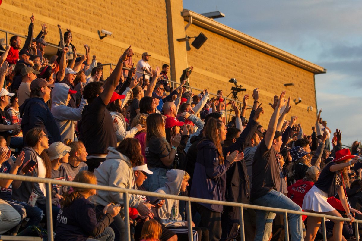 RMUAthletics's tweet photo. RMU STUDENTS! We need you at the Joe this weekend when we host No. 8/12 Kennesaw State 🏈 

Stand 🆙 
Show out 💃🏼 
Get LOUD 🗣

#BobbyMo | 🔵🏈🔴 https://t.co/LYVMRx0jGN