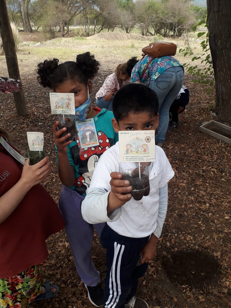 #ParquesUrbanos Alumnos de primaria participan de actividades sobre la importancia del cuidado del medioambiente en el marco del programa #EduParque.

Leer más👉 bit.ly/3o1Lbhx