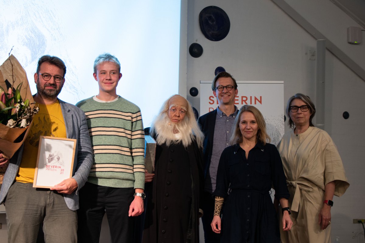 Fortjent hæder til <a href="/egmonthojskolen/">Egmont Højskolen</a>: vinder af årets SEVERIN-PRIS - uddelt af <a href="/grundtvig/">Grundtvig</a> selv 👏 Oplivende og oplysende paneldebat om digitalt fællesskab med <a href="/Elsebeth_Gerner/">Elsebeth Gerner</a>, @amthorhaugeog elev Viktor Vejlø. <a href="/Hojskolerne/">Højskolerne</a> <a href="/efterskolerne/">Efterskolerne</a> @friskolerne
 #skolechat #dannelse #digidk