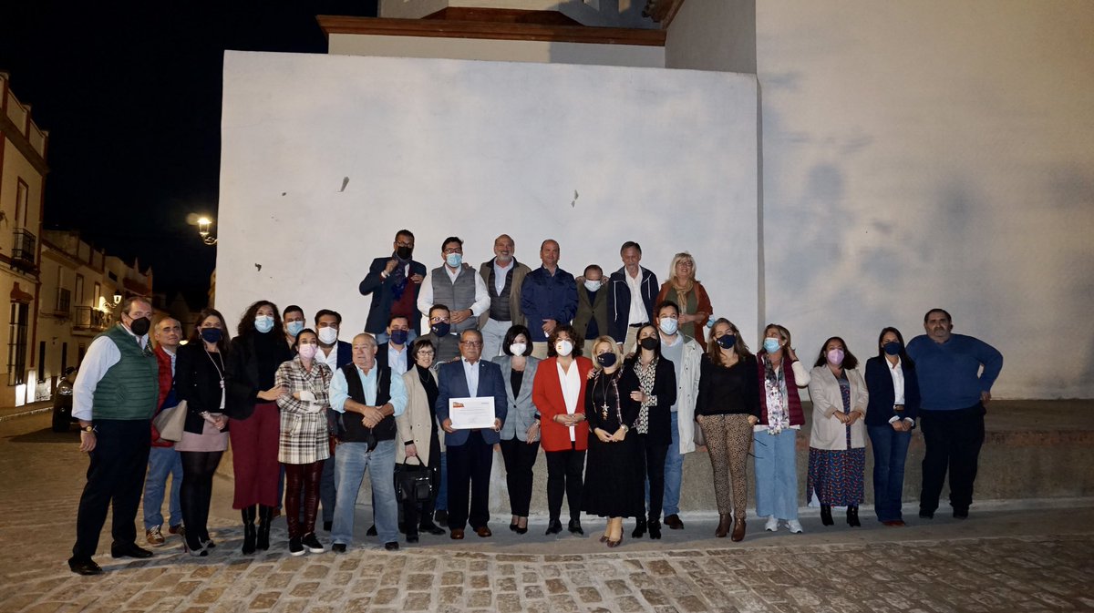 PPdeSevilla's tweet photo. 📸 Terminamos el jueves en Fuentes de Andalucía celebrando el Congreso Local del PP junto a @Virginiaperez11 y @jdelarosa100 

👏🏼 María José revalida la presidencia del partido en el municipio https://t.co/xU3BlQJK5C