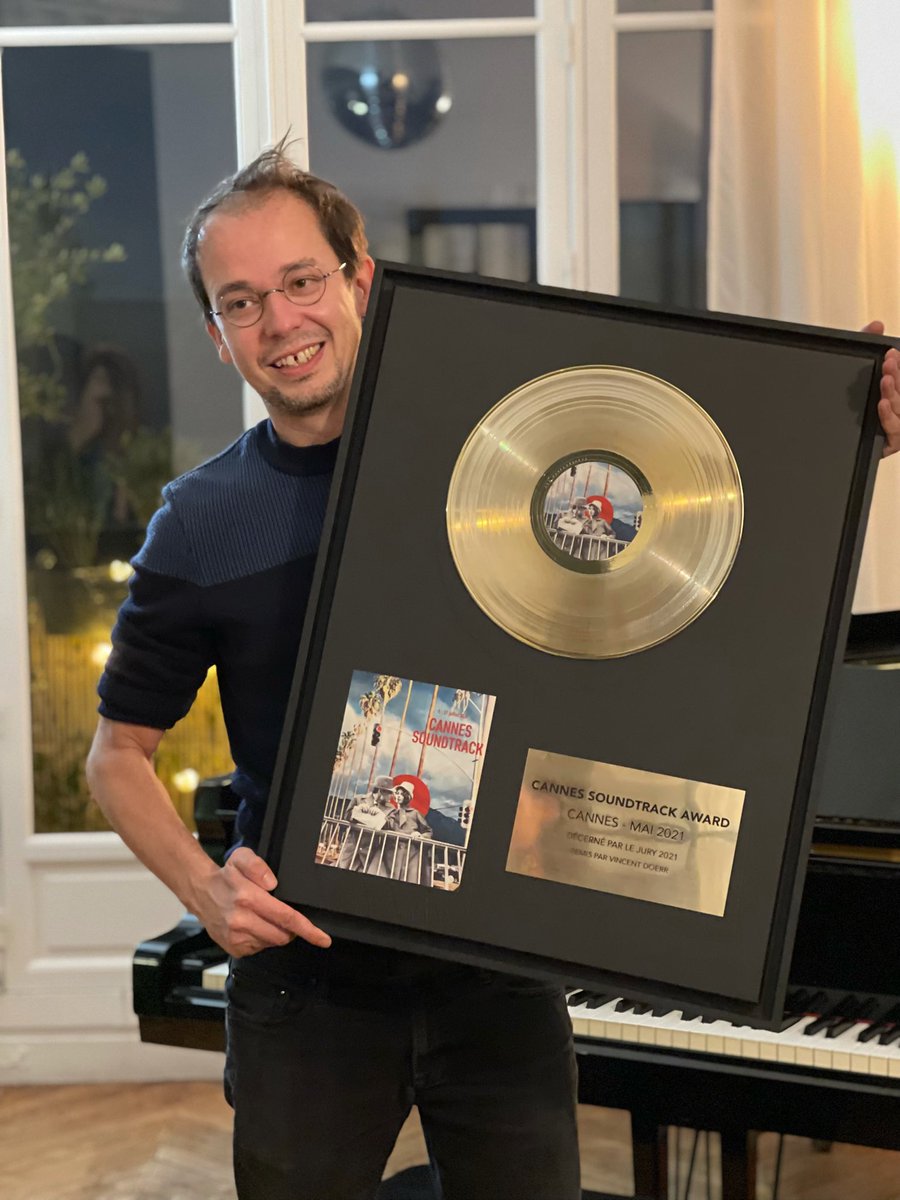RoneOfficial's tweet photo. Prix Cannes Soundtrack 2021 pour "Les Olympiades" de Jacques Audiard. MERCI!!! ❤️‍🔥La BO intégrale est disponible dès minuit sur toutes les plateformes👂🏻 https://t.co/dQn4TxeULG