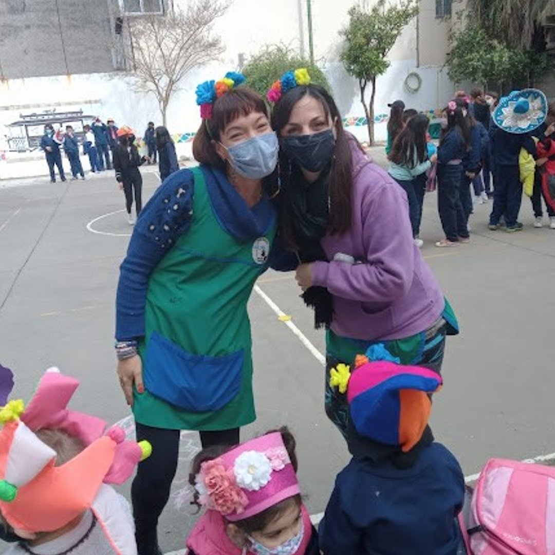 InstSchweitzer's tweet photo. DESFILE DEL SOMBRERO PRIMAVERAL 💐☀
El desfile del sombrero primaveral se realiza gracias a la participación de las familias que, con material descartable y mucha creatividad, logran diversidad en formatos y color.

#InstitutoSchweitzer #EducaciónMetodista #primavera21 https://t.co/kUexACzKel