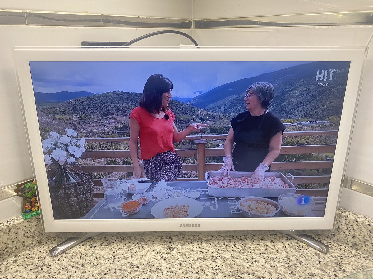 revelsol's tweet image. #aquílatierra @Aunitz #botelo #botillo 👍💫👌💙🍁🍂