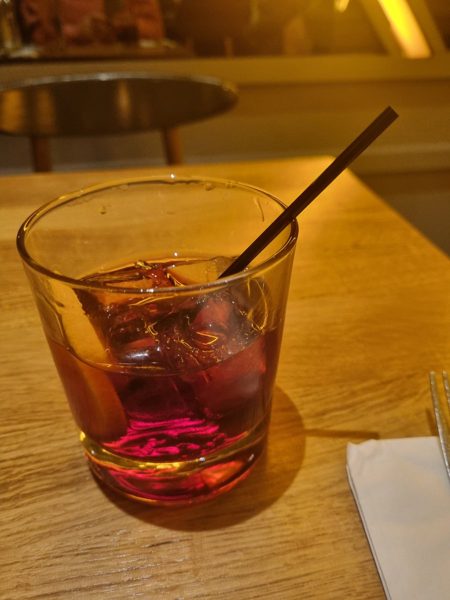 sarsar1973's tweet photo. 🍷🍷🍷Last night of holiday dinner and it's Negroni time 😃 @GaryBarlow I'm sure you'd approve 😉 👍 #negroni #londonbreak #lovekensington https://t.co/LrnxyVooWF