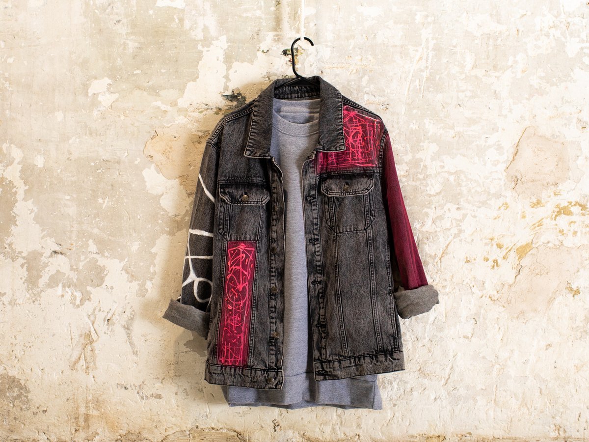 NazzartOfficial's tweet photo. This handmade jacket is pure fantasy✨
💻https://t.co/jLz21ckc16
#uniqueclothing #art #lifestyle #handpainted #handmade #hechoamano #unisexclothing #unisexfashion #colorfulclothes
https://t.co/XWlF8DzIWh