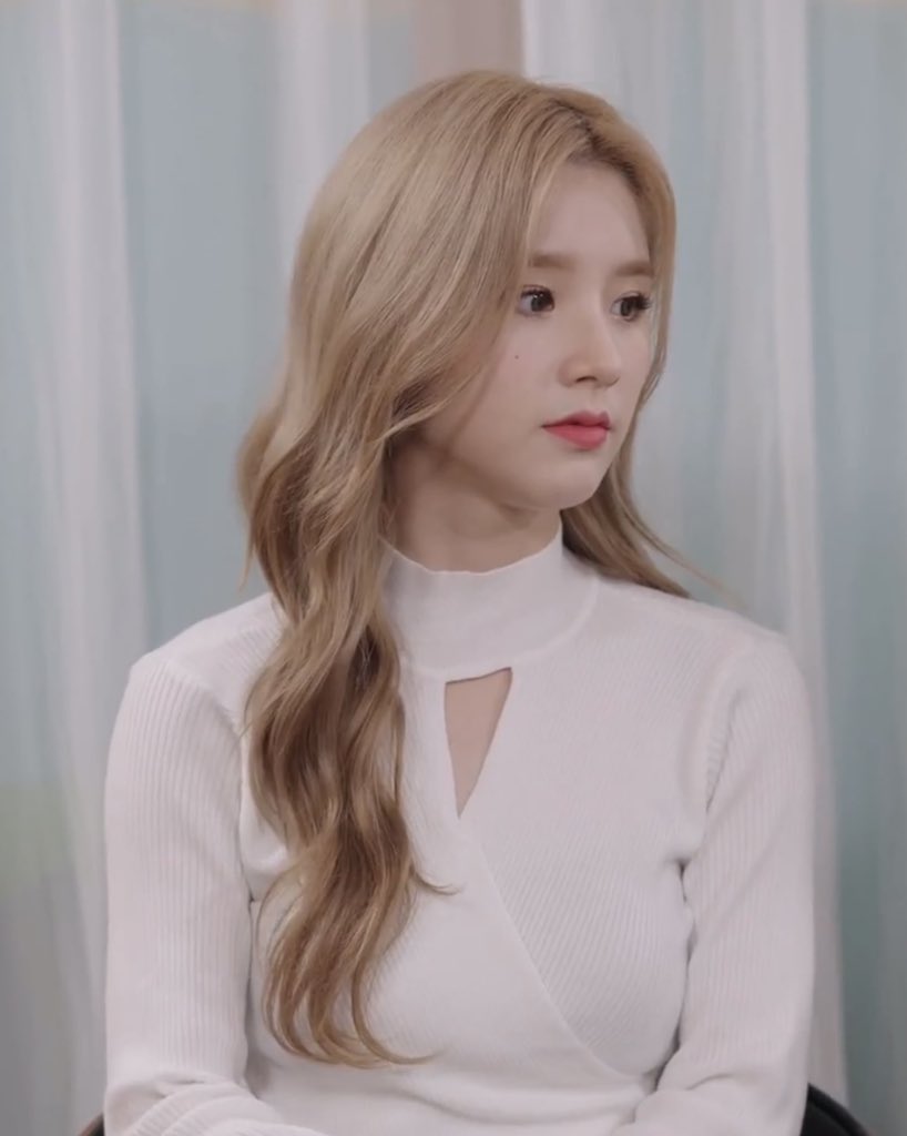 hourly heejin (@jhjhourly) on Twitter photo 