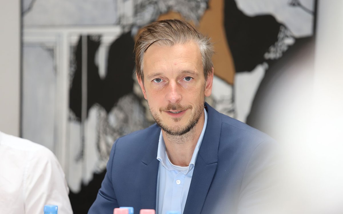 Der SPD-Politiker @GordonLemm ist neuer #Bezirksbürgermeister von #Marzahn-#Hellersdorf. Die Mitglieder der neuen Bezirksverordnetenversammlung (BVV) wählten ihn Donnerstagabend mit 33 von 54 Stimmen. bezirks-journal.de/gordon-lemm-is…