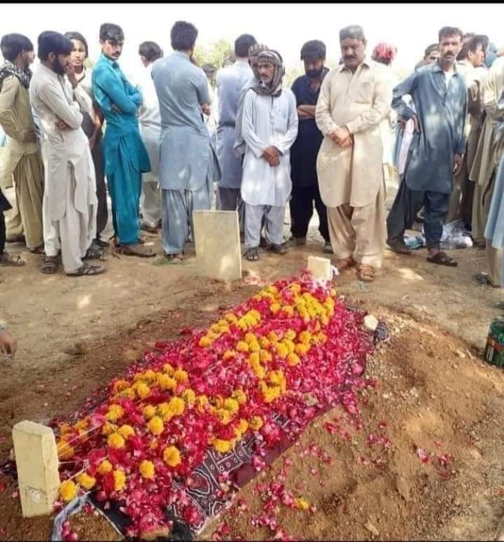 AqsaLeelaJamali's tweet photo. ناظم کو پاکستان کی جنگلی حیات کے لیے آواز اٹھانا مہنگا پڑگیا، ناظم کی تشدد زدہ لاش اس کے گھروالوں کو مل گئی

پاکستان وہ ملک ہے جہاں آپ طاقتور کے خلاف آواز اٹھائیں گے تو موت آپ کا مقدر بنے گی، ناظم کی لاش اس کا منہ بول��ا ثبوت ہے

یہ دیس ہے اندھے لوگوں کا! 

#JusticeForNazimJokhio https://t.co/kzr24fPOaa