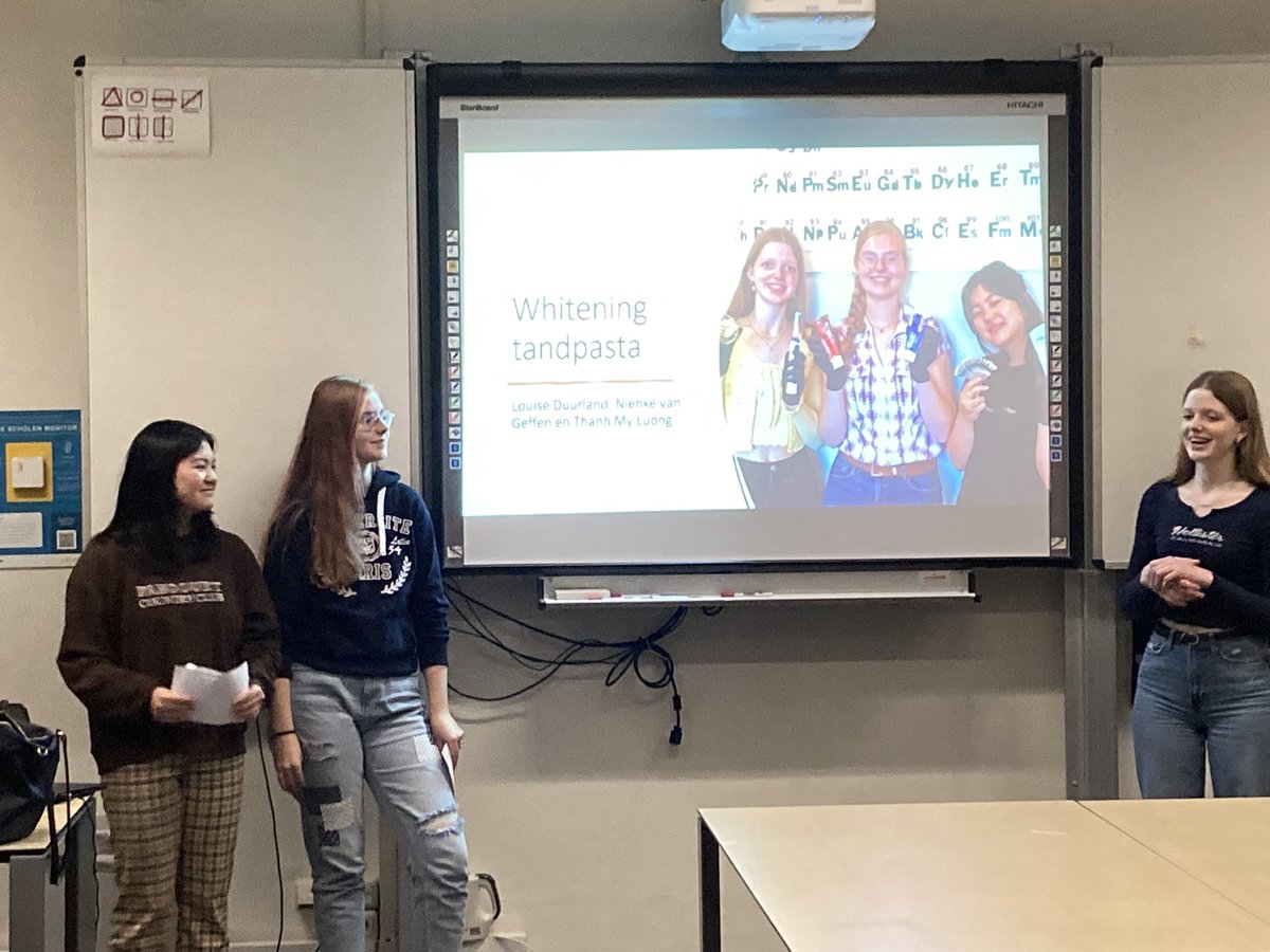 TBLGymnasium's tweet photo. En na de chocolade gaan we genieten van het profielwerkstuk over Whitening tandpasta door Louise, Nienke en Than My. https://t.co/04oNR0XCI3