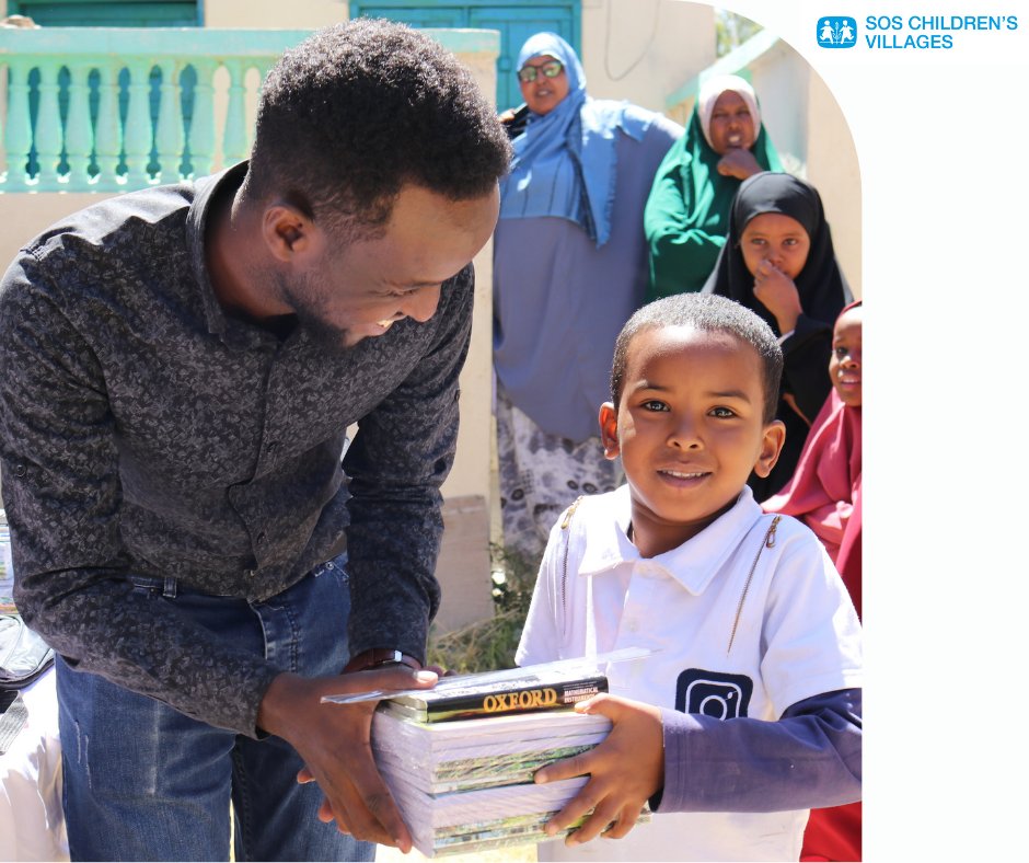 SOSCVSomaliland's tweet photo. Today SOS Children's Villages in Somaliland's Family Strengthening Programme - COVID19 relief had the pleasure of distributing school kits in Gabiley! As a part of the distribution for 800 school aged kids in Hargeisa, Gabiley and Sheikh,
#Education #Somaliland #KeepUpWithSOSCV https://t.co/dB6wAUeVgR